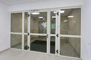 Алюминиевая дверь с импостом GFTD681